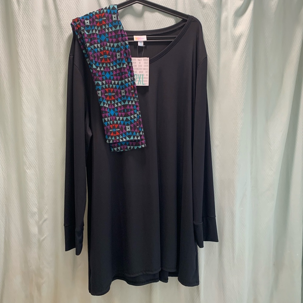 Lularoe 2X Black Elizabeth EUC. Leggings listed separately.